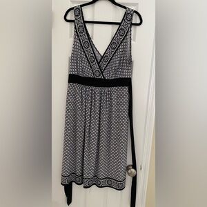 V Neck and back below the knee dress w/ tie back - Size 16
